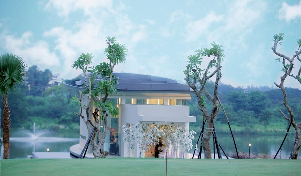Ciputra Golf, Club & Hotel Surabaya Exterior photo