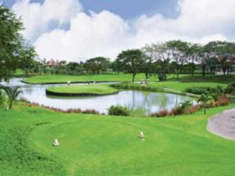 Ciputra Golf, Club & Hotel Surabaya Exterior photo